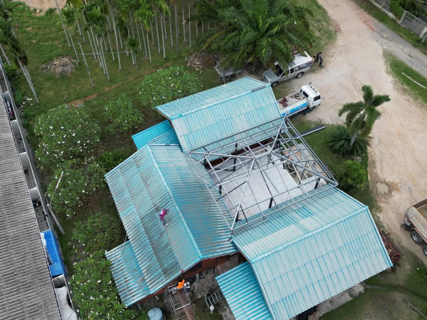 หลังคาบ้านบ้านดอน ระยองระหว่างดำเนินงาน มุมที่ 4