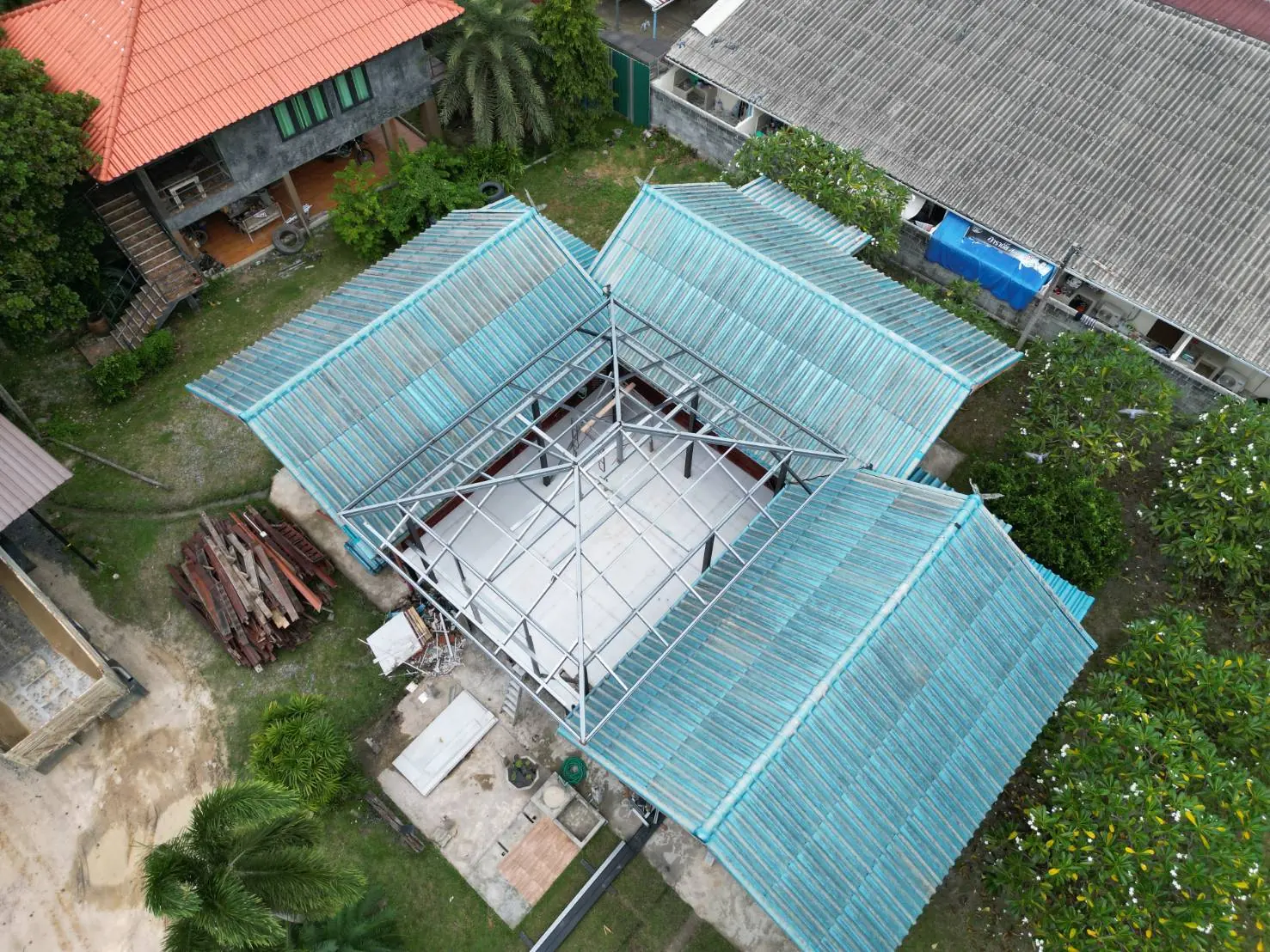 สภาพหลังคาบ้านที่บ้านดอน ระยองก่อนพ่นสี