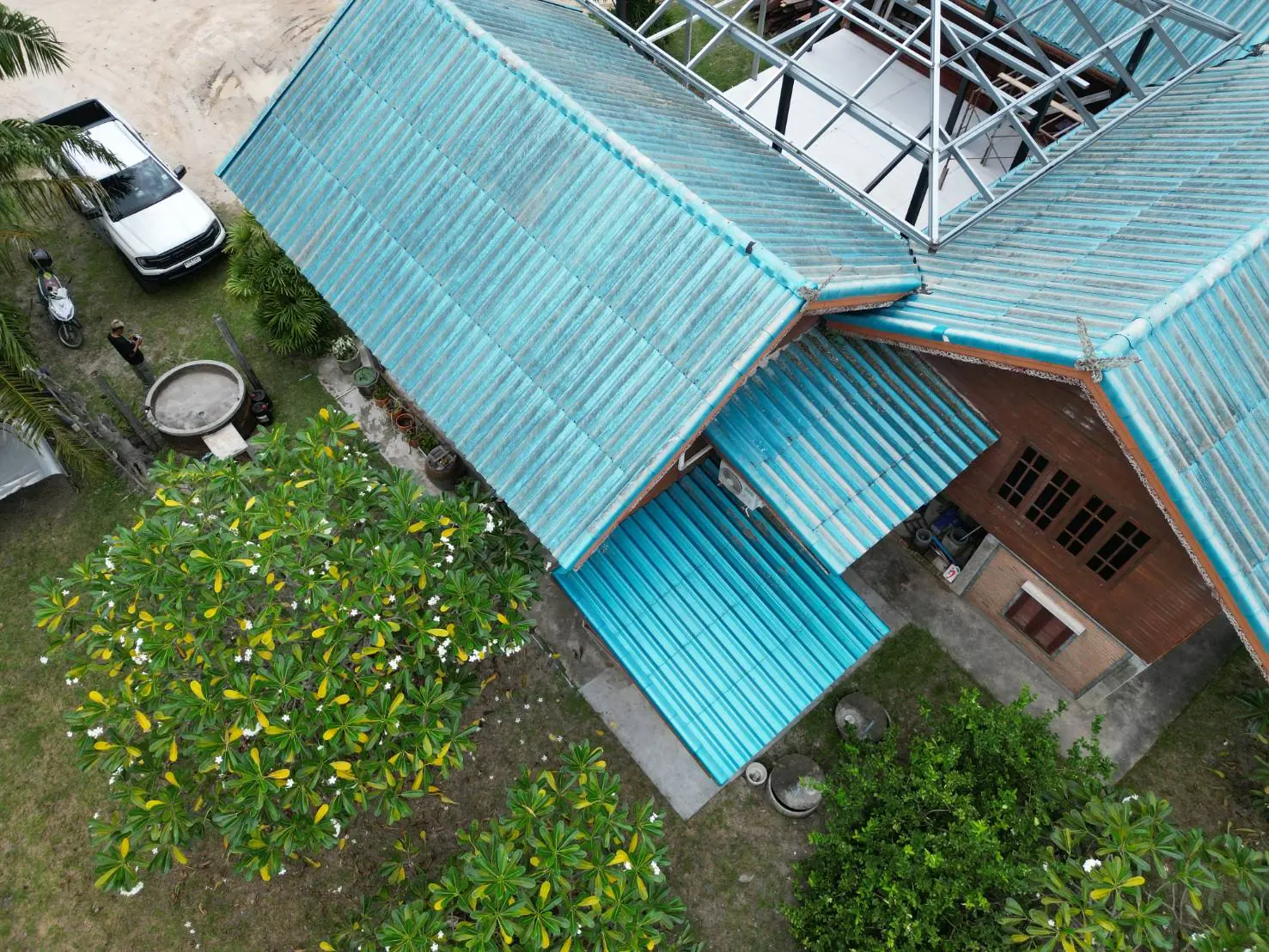 หลังคาบ้านบ้านดอน ระยองก่อนดำเนินงาน มุมที่ 5